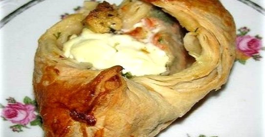 Пирожки с красной рыбой