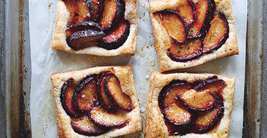 Слойки со сливами