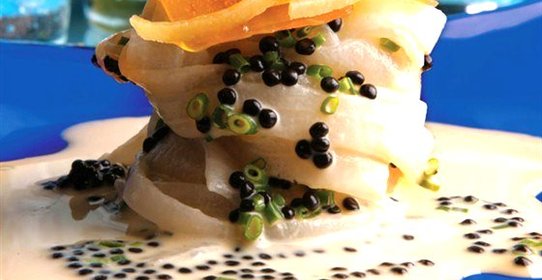 Карбонара из дайкона с икрой кефали и лимонной цедрой