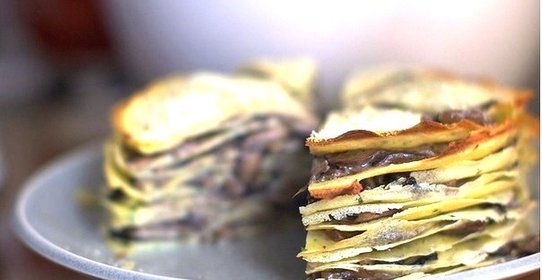 Блинный грибной торт