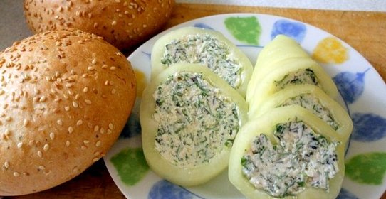 Перец, фаршированный творогом и зеленью