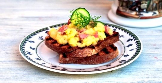 Брускетта с холодной фриттатой