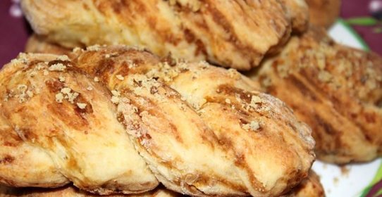 Булочки нежные творожные косички