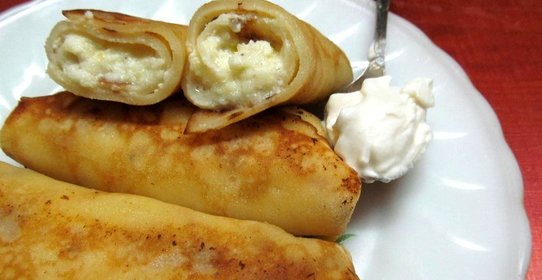 Блины с яблоком и творогом