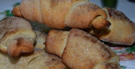 Творожные рогалики с корицей и сахаром