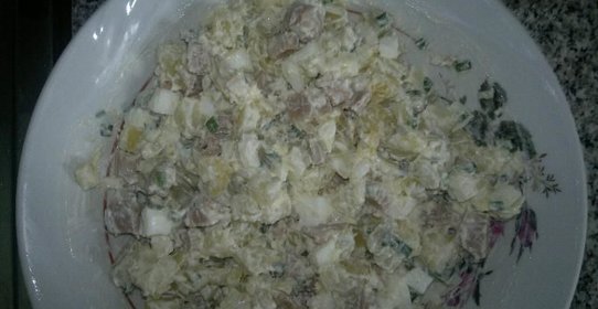 Салат с консервированными кальмарами