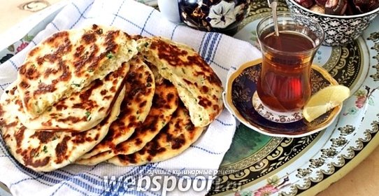 Хлебная лепёшка с кинзой и сыром