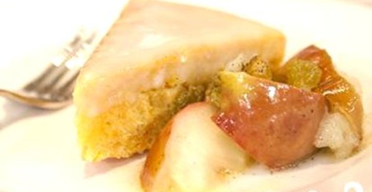 Пирог с апельсиновым йогуртом и печеными яблоками