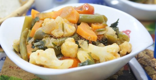 Овощное рагу в мультиварке