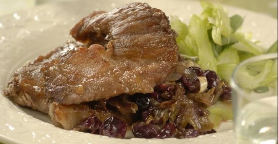 Свинина с черным виноградом