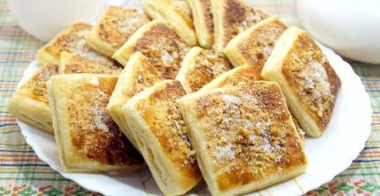 Слойки из слоеного теста «Ореховые»