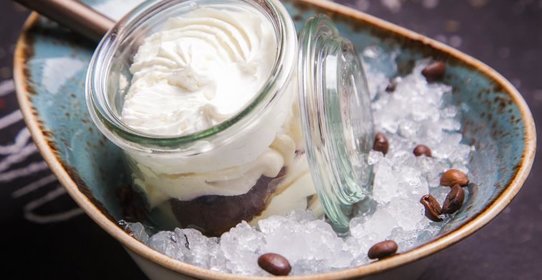 Овсяное тирамису с черничным джемом