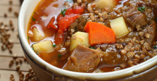 Гречка с тушеной пряной говядиной