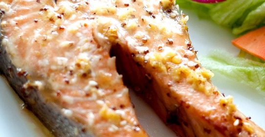 Лосось из духовки в медово-имбирном маринаде