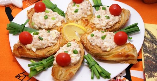 Лодочки с начинкой из тунца