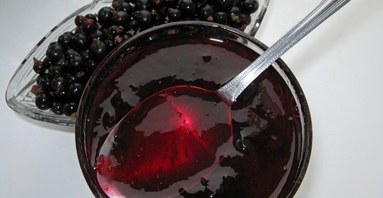 Сырое варенье из смородины