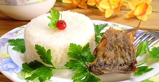 Жареная рыба с рисом