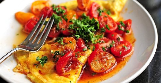 Яйца с помидорами