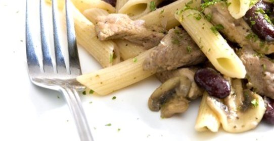 Пенне ригате со свининой и грибами в сметане