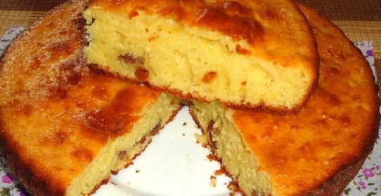 Пирог с творогом и изюмом