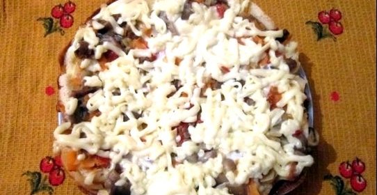 Пицца на батоне на сковороде