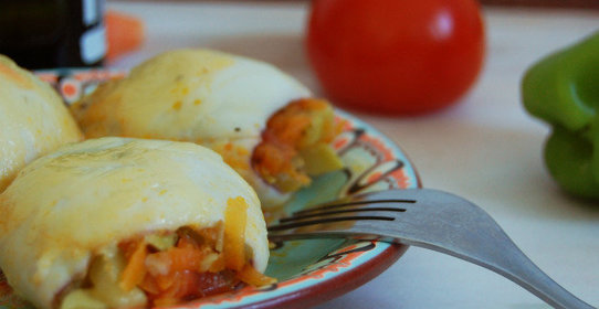 Кальмары фаршированные овощами