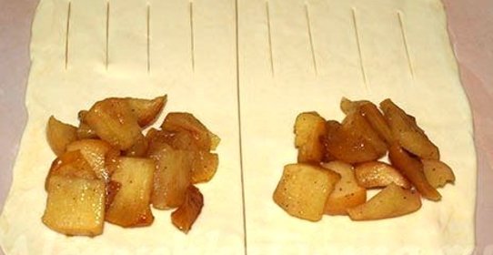 Слойки с яблоками и корицей