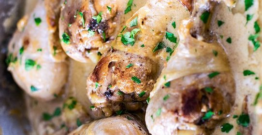 Куриные ножки в соусе из белого вина