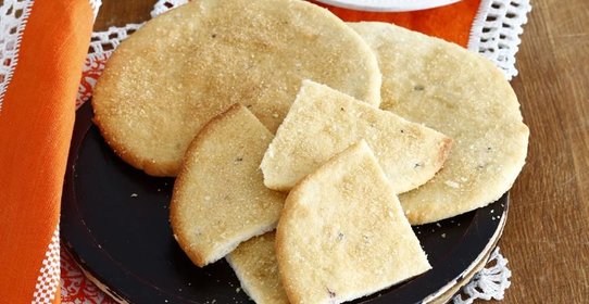 Торта де асьетас, сладкие хрустящие лепешки