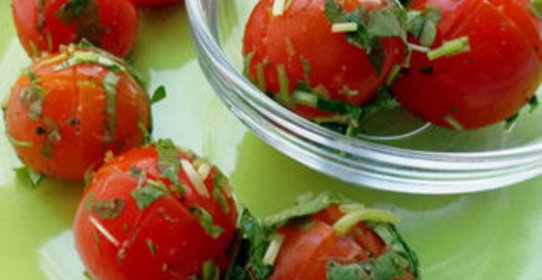 Малосольные помидоры черри