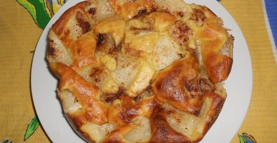 Шарлотка с дыней и корицей