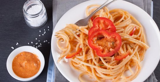 Спагетти с соусом из болгарского перца