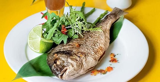 Запеченная дорада с леденцовым соусом