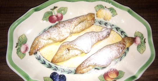 Рогалики из слоеного теста