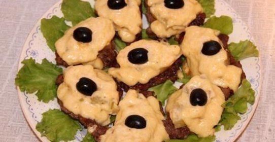 Телятина в духовке с ананасами