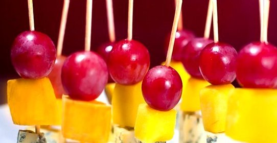 Канапе с виноградом