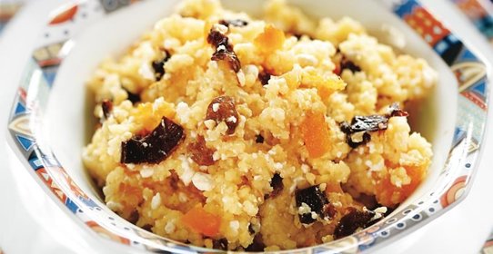 Пшенная каша с изюмом и творогом