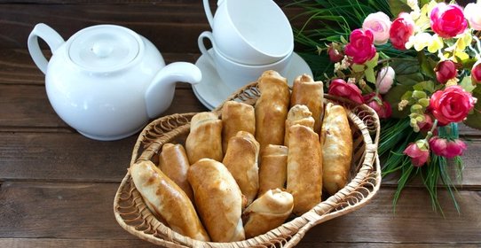 Пирожки с сосисками и сыром