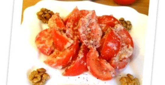 Салат с помидорами и грецкими орехами