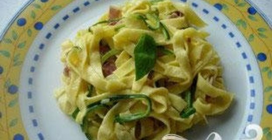 Лапша Тальятелле с цукини и ветчиной