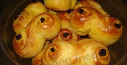 булочки Святой Люции плюшки с творогом из дрожжевого теста