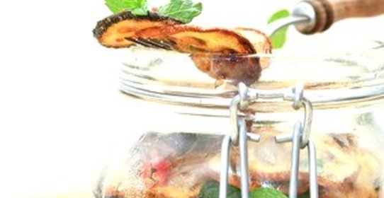 Маринованные цукини с чесноком и мятой (Zucchini a Scapece)
