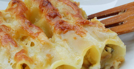 Каннеллони с курицей, ветчиной и грибами