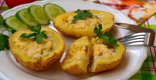 Картофель запечённый с перепелиными яйцами