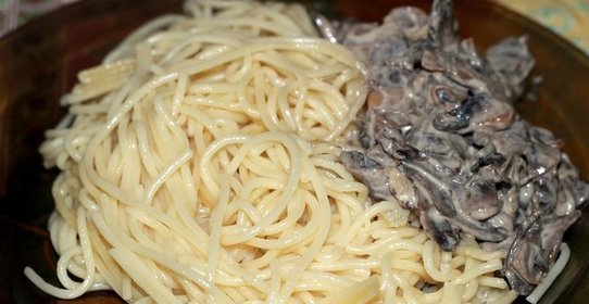 Спагетти со сливками и грибами