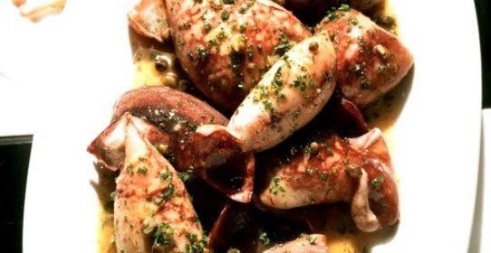 Кальмары, фаршированные грибами и сыром