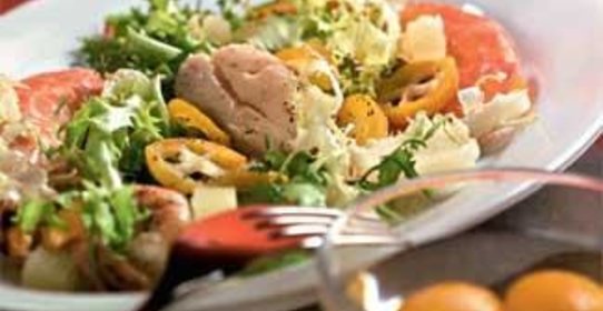 Салат с маринованными кумкватами