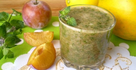 Вкусный зеленый коктейль