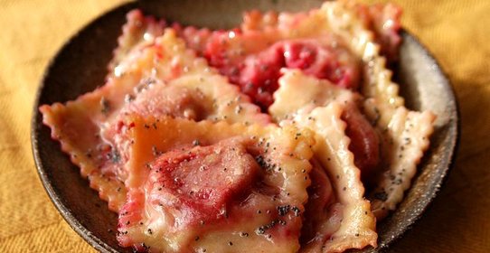 Равиоли со свеклой и сыром