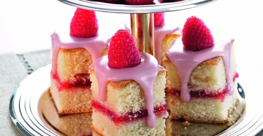 Малиновые пирожные